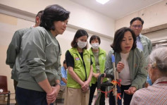 台风摩羯｜民政署临时庇护中心提早开放 麦美娟到场探访 感谢关爱队当值协助