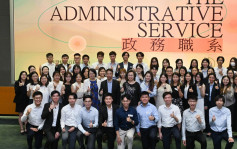 楊何蓓茵與參與政務職系實習大專生交流 66名學生到20部門實習