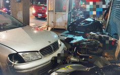 台北私家车失控撞骑楼 毁7机车4人伤