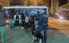 屯門無牌酒吧藏匿工廈 警方聖誕期間嚴厲打擊拘18人
