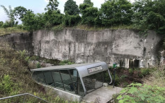 重慶雜草驚現「神秘車站」　陰森如鬼屋