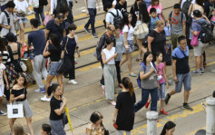 本港年中人口逾753万按年微跌0.1%  期内4.4万单程证人士移入激增逾4成