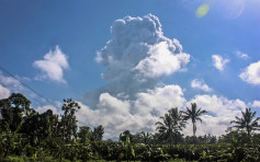 印尼默拉皮火山两度爆发 火山灰直喷高空6公里