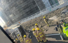 青沙公路泥頭車自炒翻側 泥頭阻塞兩線 往機場交通一度受阻｜天眼直擊