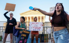 推翻堕胎权｜至少8州即时颁禁令 多地示威持续凤凰城警施放催泪弹