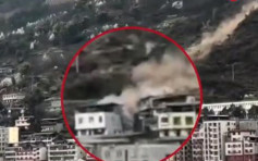 四川山石滚落砸中民房 造成至少1死3伤