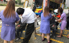 維港會：伯伯巴士站不慎跌倒流血 私家診所醫生衝出救治獲網民大讚