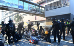 【修例風波】警黃大仙驅散拘至少12人 示威者重佔龍翔道