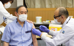 日首相菅義偉接種首劑輝瑞疫苗 為訪美做準備