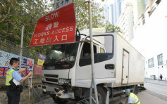 貨車溜前掃欄　司機救車遭壓腳