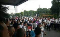 珠海巴士司机罢工　民众逼爆车站