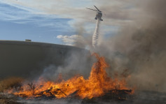 加州北部山火场扩大 当局命令数以千计居民疏散  