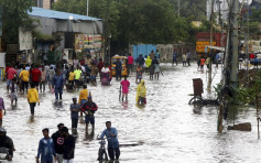 热带气旋「尼瓦」登陆印度 多处水浸至少5死