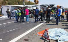 土耳其巴士撞向车祸现场至少15死 包括消防救护及义务救人记者