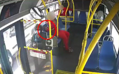 美婦搭巴士被少年用火機燒頭髮 警公開片段尋人