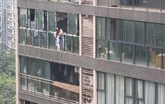 掟仔落街︱重庆女子刀砍婆婆　再将3岁幼子从22楼扔下