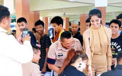 泰國變性「美女」徵兵處報到引起哄動