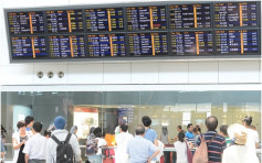 【山竹袭港】今日898班航班取消 机场快綫暂停机场的士站现人龙