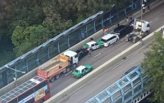 屯門皇珠路6車「串燒」相撞 5人受傷送院