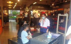 云南农民工称到Nike购物遭歧视辱骂 涉事店员被解雇