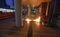 【修例风波】示威者屯门大会堂平台纵火  防暴警追至屯门公园