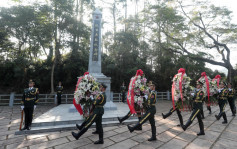 解放軍駐港部隊聯同中小學師生到烏蛟騰烈士紀念園  向革命先烈獻花籃