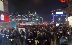 丹麦民众示威抗议防疫限制 9人被捕