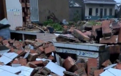 江苏盐城遭龙卷风袭击 多处房屋损坏倒塌2人受轻伤