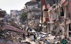 土耳其地震│強震後大量樓房倒塌 警拘12人