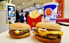 澳洲麥當勞推「單手捧餐」挑戰 網民實測跌一地