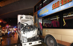 九龙湾货车巴士相撞 14男女受伤送院