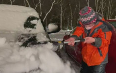 答謝醫護緊守前線抗疫 美10歲童暴雪後自發到醫院為80部汽車剷雪