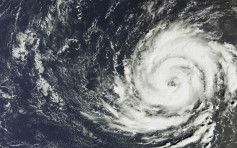 强烈飓风奥菲莉亚 时速140公里吹袭爱尔兰