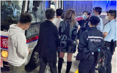 警冚九龍灣觀塘兩工廈無牌吧 拘46男女