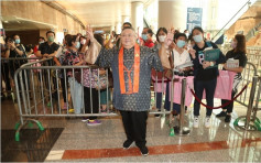 相隔多年再到書展舉行簽名會 李居明推出5本書鼓勵香港文化活動