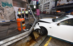 油麻地私家車撞欄 司機不知所終