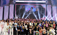 两韩艺术团平壤联合演出 携手合唱《我们的愿望是统一》