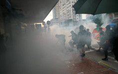 【元朗游行】警方大马路清场 示威者退至元朗西铁站