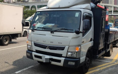 中型貨車龍翔道遇查 司機涉停牌期間駕駛等2宗罪被捕