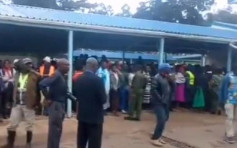 肯尼亞學生下課群湧校門 釀人踩人事故至14死39 傷	