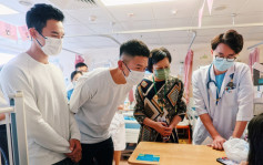 港队亚运金牌运动员林新栋及王玮骏到访玛嘉烈医院 为医护及病人打气