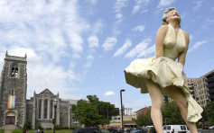康州教堂对面放玛莉莲梦露性感雕像惹争议