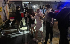 警捣葵青无牌酒吧 拘59人包括男负责人及2职员