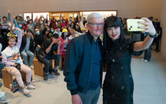 蘋果CEO庫克抵京出席中國發展高層論壇 巡視三里屯門店