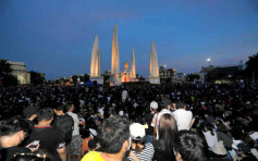 要求政府下台解散国会 泰2500人无视集会禁令上街示威