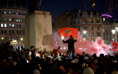 摩洛哥世盃晉級四強創非洲奇蹟  歐非多國球迷上街狂歡 巴黎變演衝突