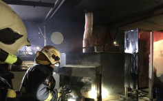 台薄餅餐車炭爐「加班」自燃 消防趕到撲滅