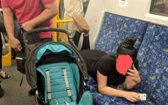 悉尼火車高峰期 年輕女半趴霸佔3座位惹不滿