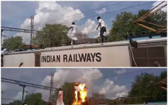 印度男爬火车顶抗议 碰高压电缆瞬间变火球