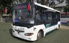 深圳「無人駕駛」巴士上路 仍設司機